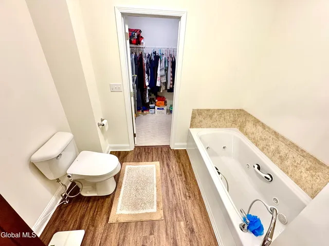 $579,900 | 23 Canterbury Lane, Bethlehem, NY 12054