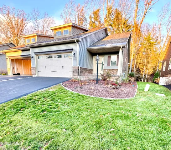 $579,900 | 23 Canterbury Lane, Bethlehem, NY 12054