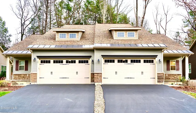 $579,900 | 23 Canterbury Lane, Bethlehem, NY 12054