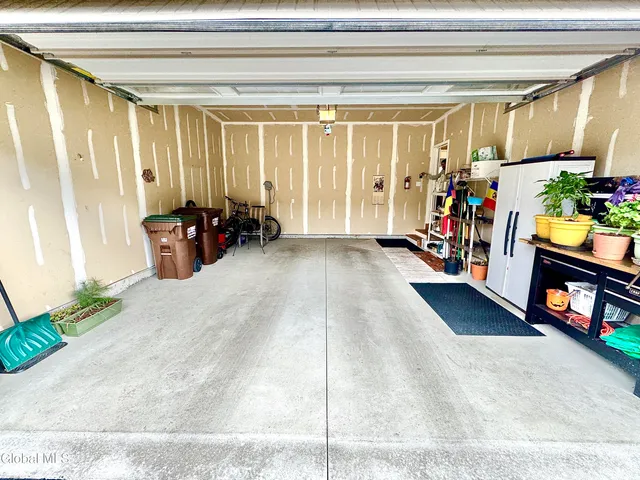 $579,900 | 23 Canterbury Lane, Bethlehem, NY 12054