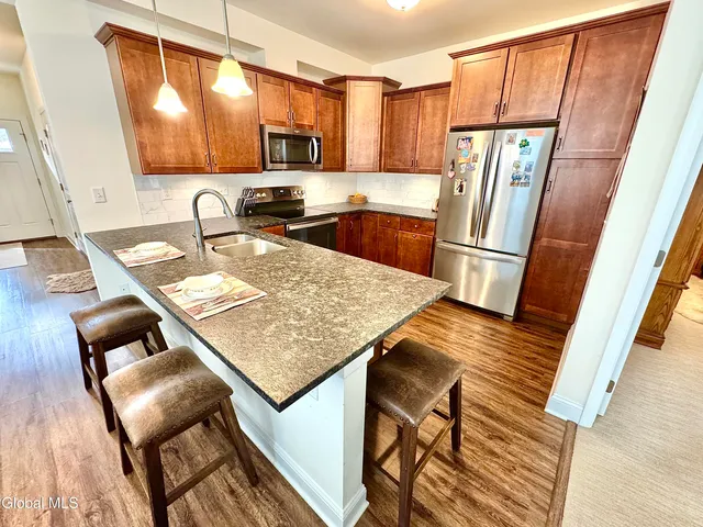 $579,900 | 23 Canterbury Lane, Bethlehem, NY 12054