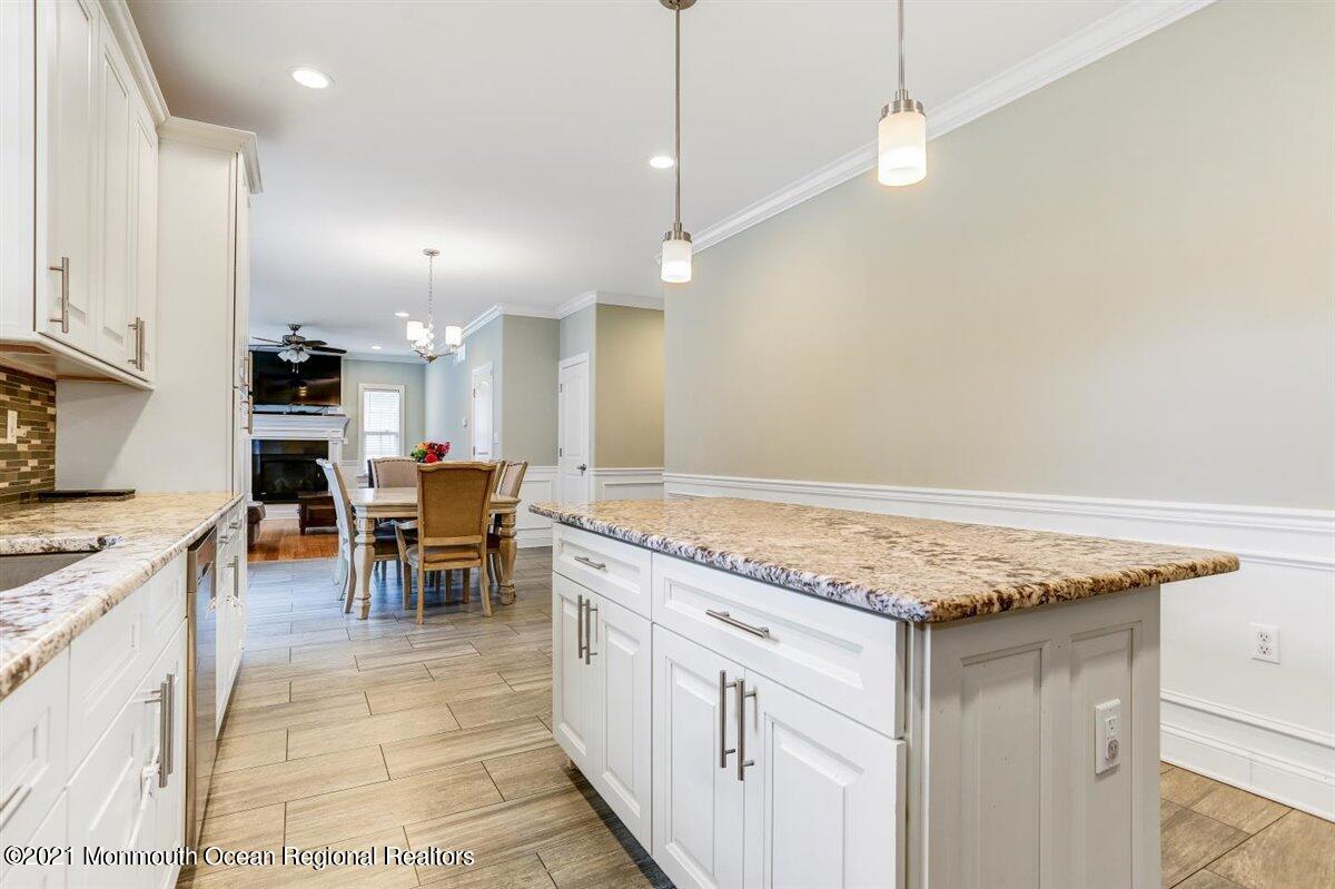 141 Forest Road Manchester Township, NJ 08759 - Photo 11 of 47 Large Granite center Island