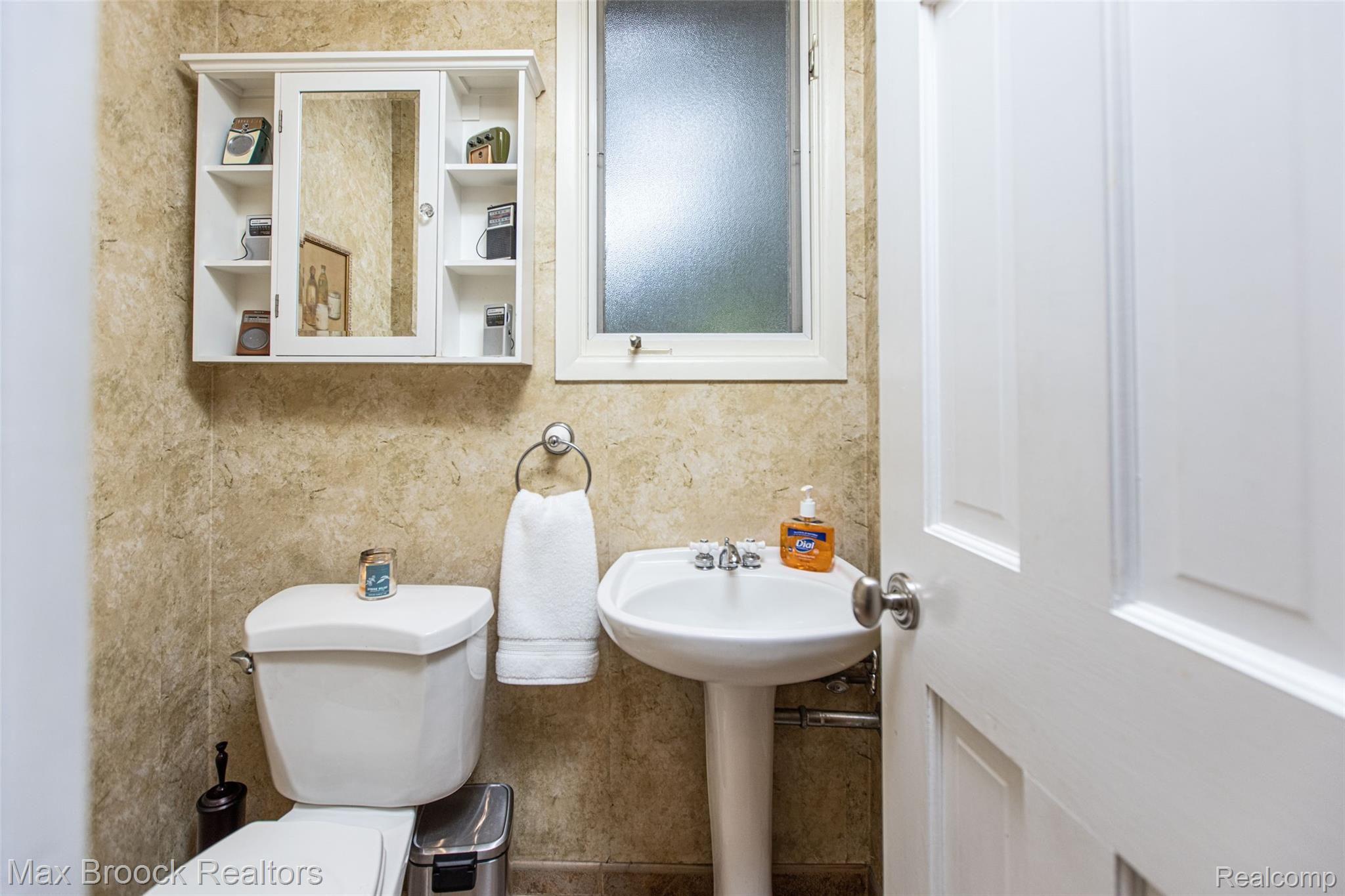 2633 Rambling Way Bloomfield Hills, MI 48302 - Photo 12 of 30 -13.jpg