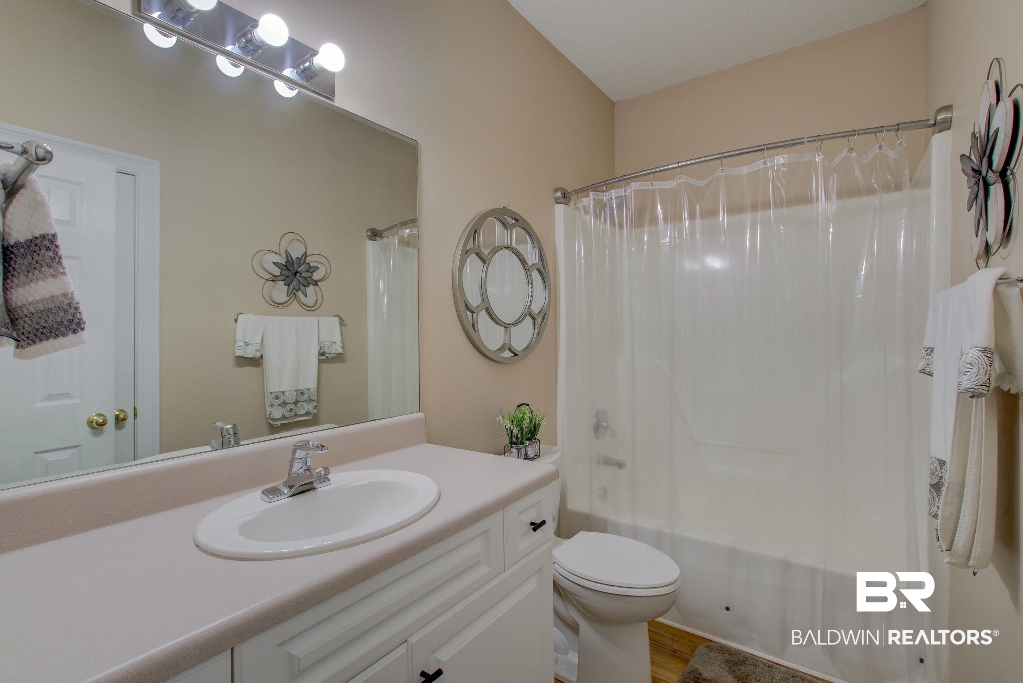 21871 Cedar Lane Silverhill, AL 36576 - Photo 25 of 39 Hall Bathroom