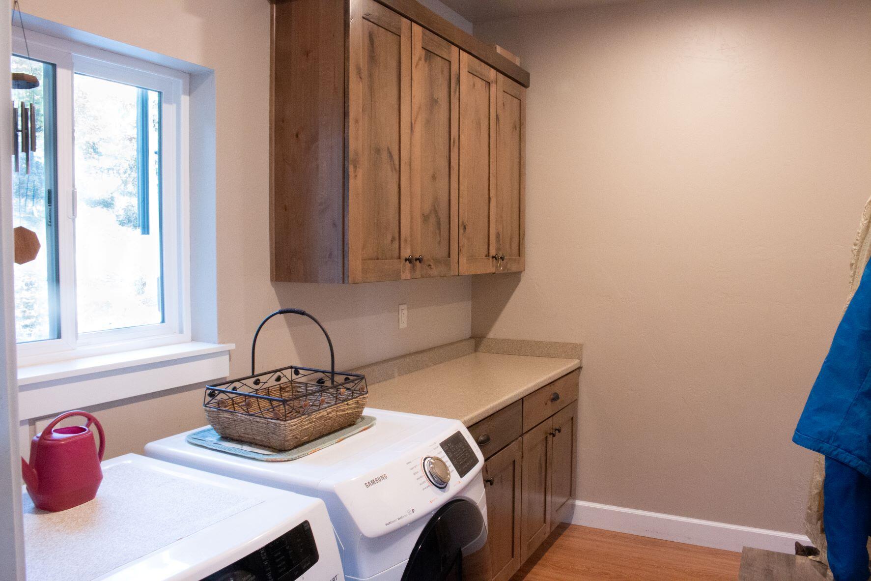 6852 Redstart Road Klamath Falls, OR 97601 - Photo 26 of 29 laundry1