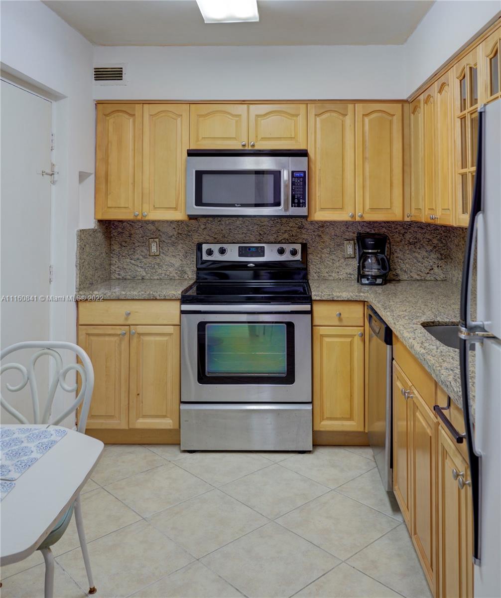 9225 Collins Avenue, Unit 908 Surfside, FL 33154 - Photo 4 of 12