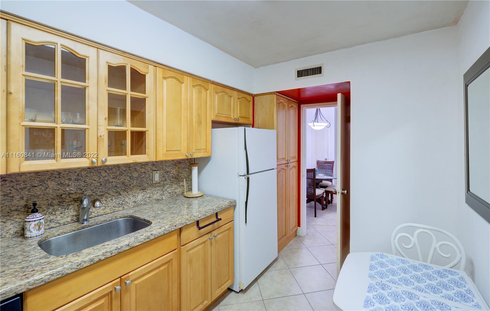 9225 Collins Avenue, Unit 908 Surfside, FL 33154 - Photo 5 of 12