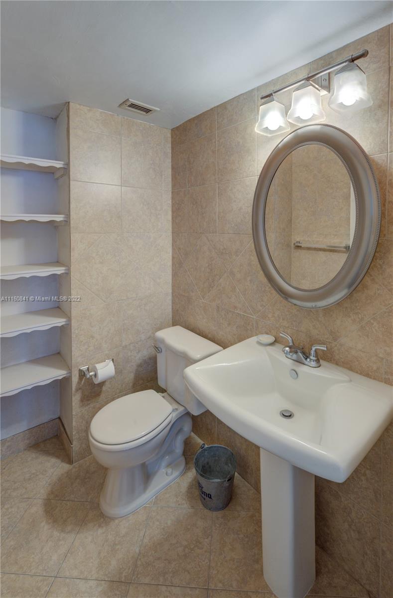 9225 Collins Avenue, Unit 908 Surfside, FL 33154 - Photo 8 of 12