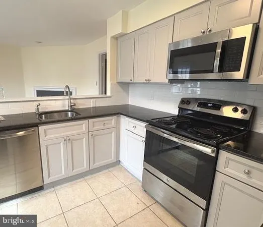 $3,950 | 2162 Kings Garden Way, Falls Church, VA 22043