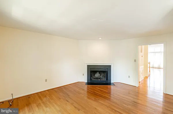 $3,950 | 2162 Kings Garden Way, Falls Church, VA 22043