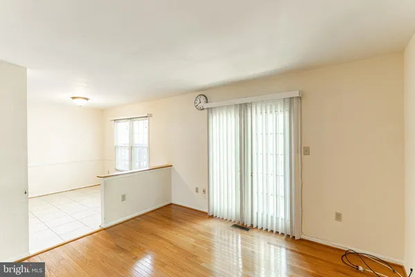 $3,950 | 2162 Kings Garden Way, Falls Church, VA 22043