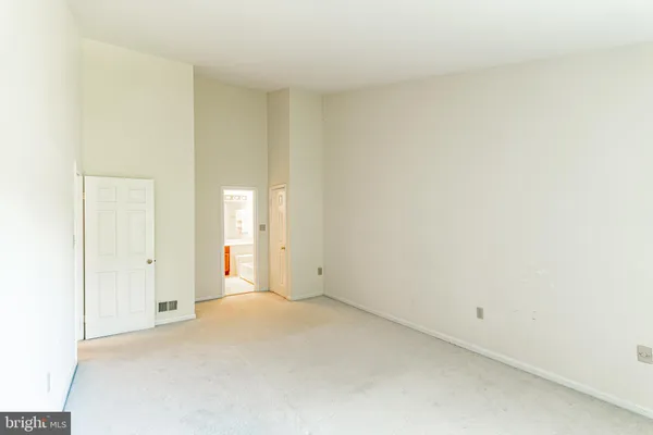 $3,950 | 2162 Kings Garden Way, Falls Church, VA 22043