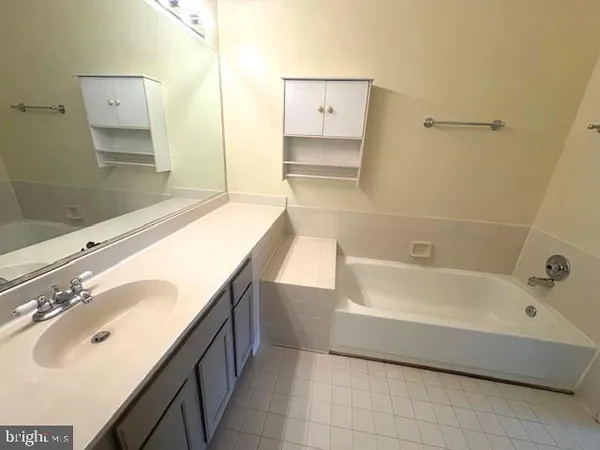 $3,950 | 2162 Kings Garden Way, Falls Church, VA 22043