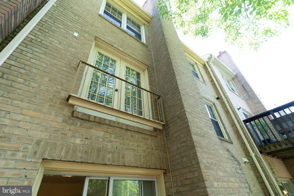 $3,950 | 2162 Kings Garden Way, Falls Church, VA 22043