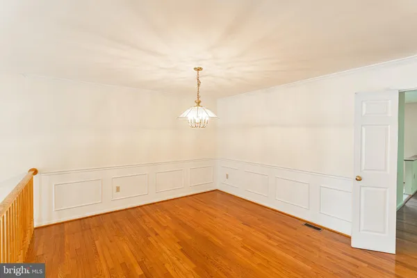 $3,950 | 2162 Kings Garden Way, Falls Church, VA 22043