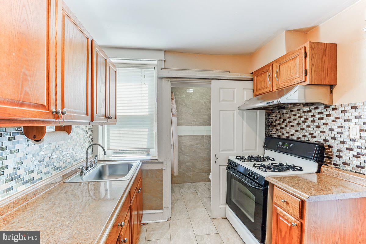 135 Hampden Road Upper Darby, PA 19082 - Photo 11 of 25