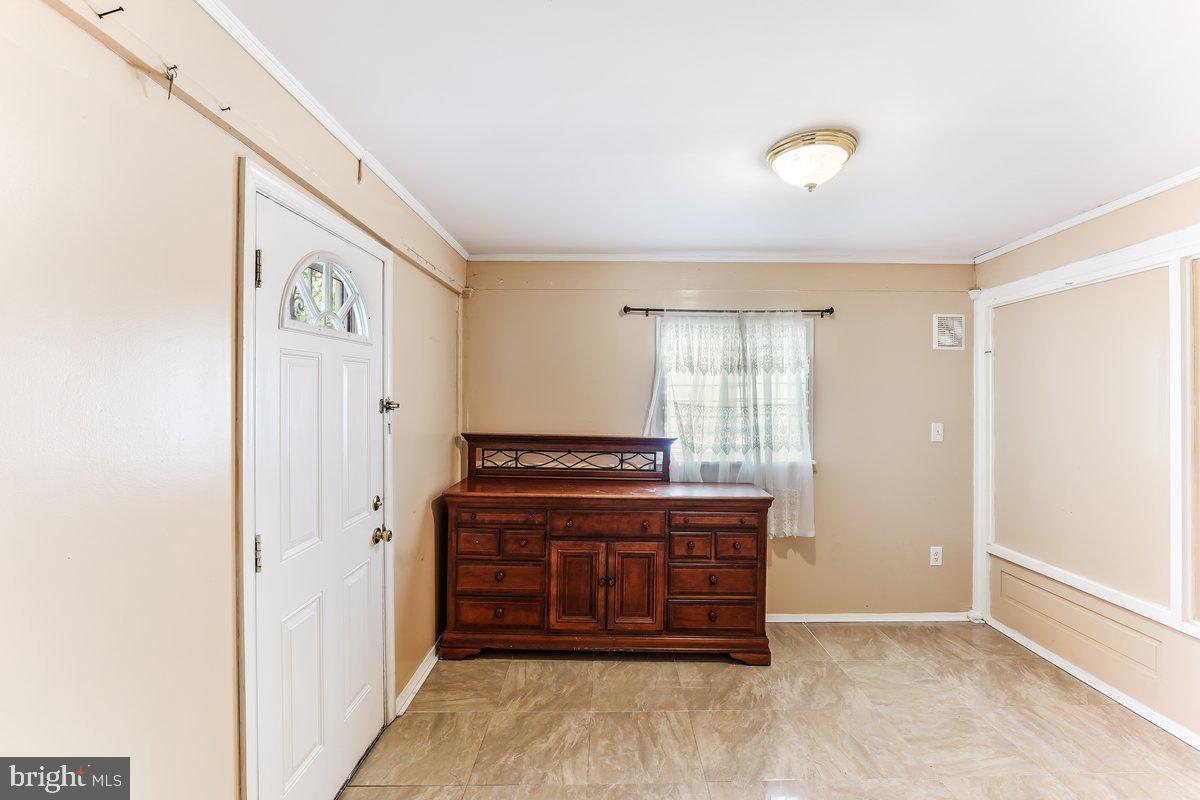135 Hampden Road Upper Darby, PA 19082 - Photo 3 of 25