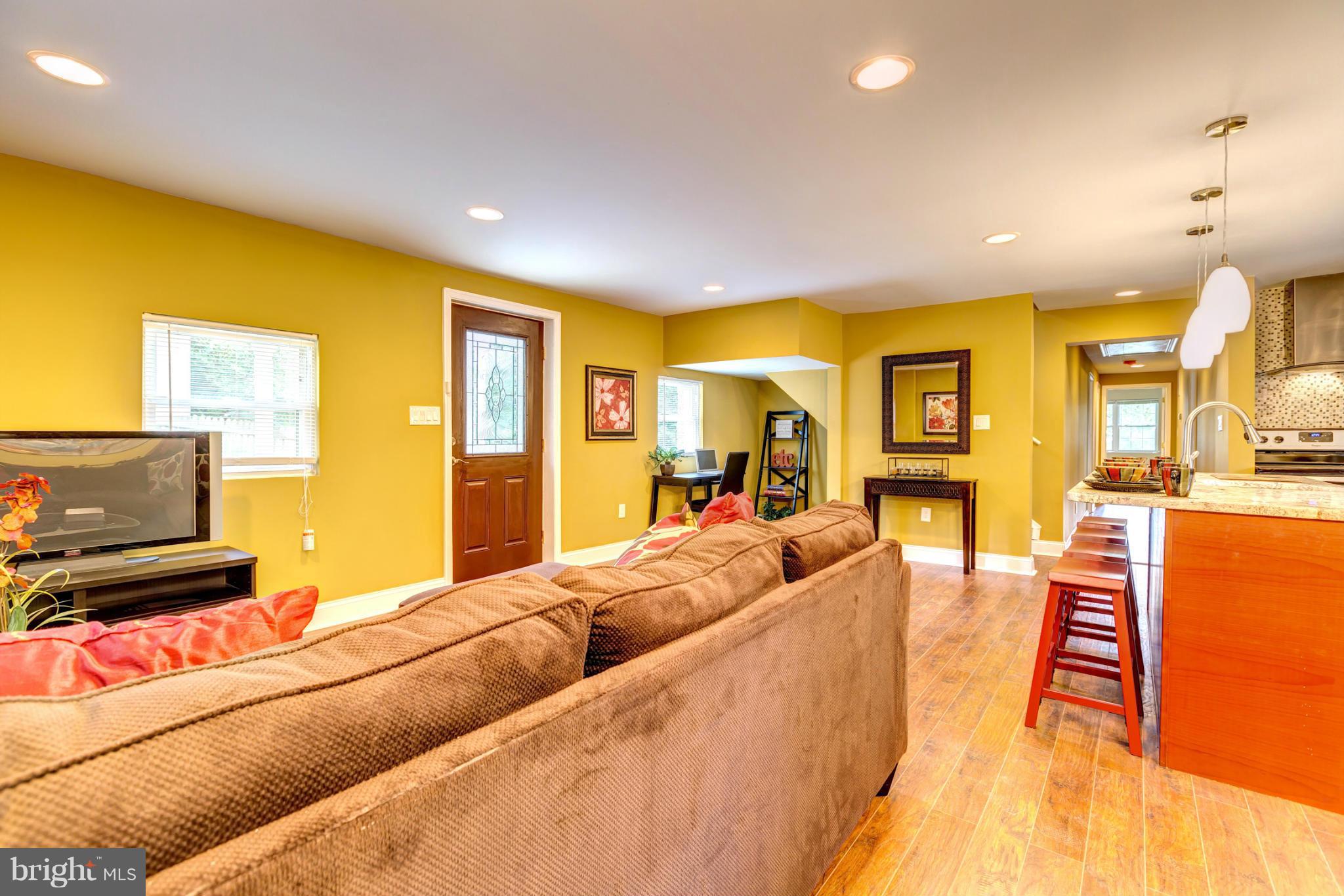 6108 Ridgeview Avenue Baltimore, MD 21206 - Photo 4 of 29 Spacious Living Room