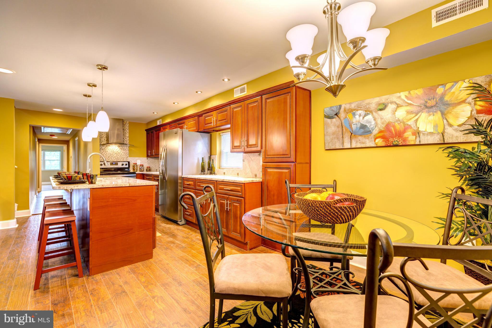 6108 Ridgeview Avenue Baltimore, MD 21206 - Photo 8 of 29 Kitchen WIth Breakfast Bar