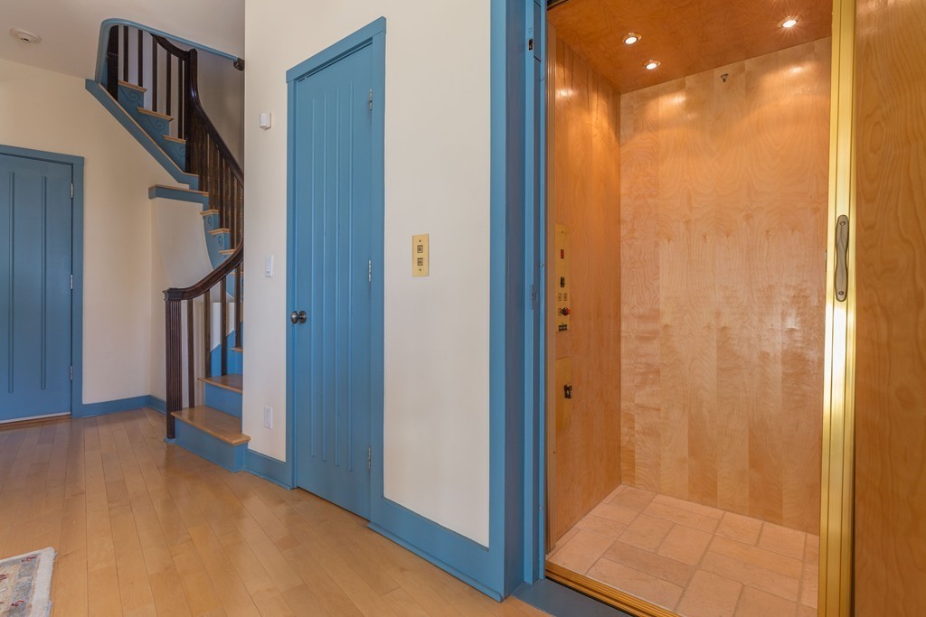 58 Pinckney Street, Unit 3 Boston, MA 02114 - Photo 16 of 27