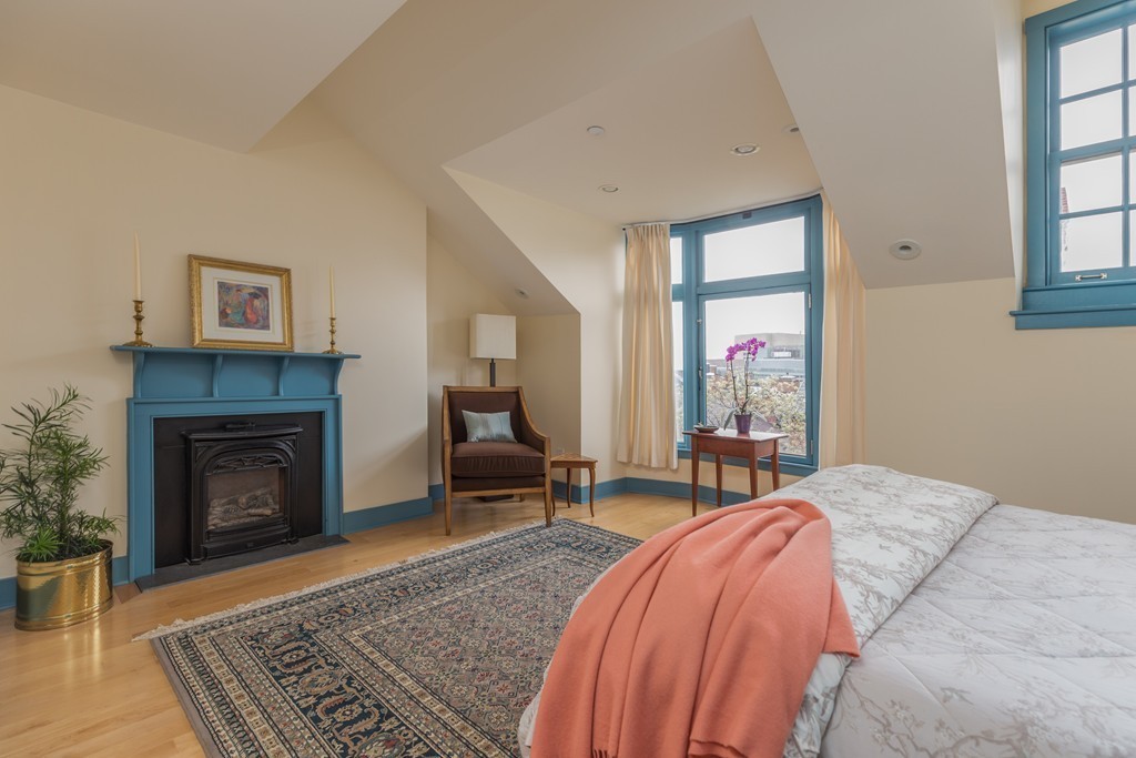 58 Pinckney Street, Unit 3 Boston, MA 02114 - Photo 18 of 27