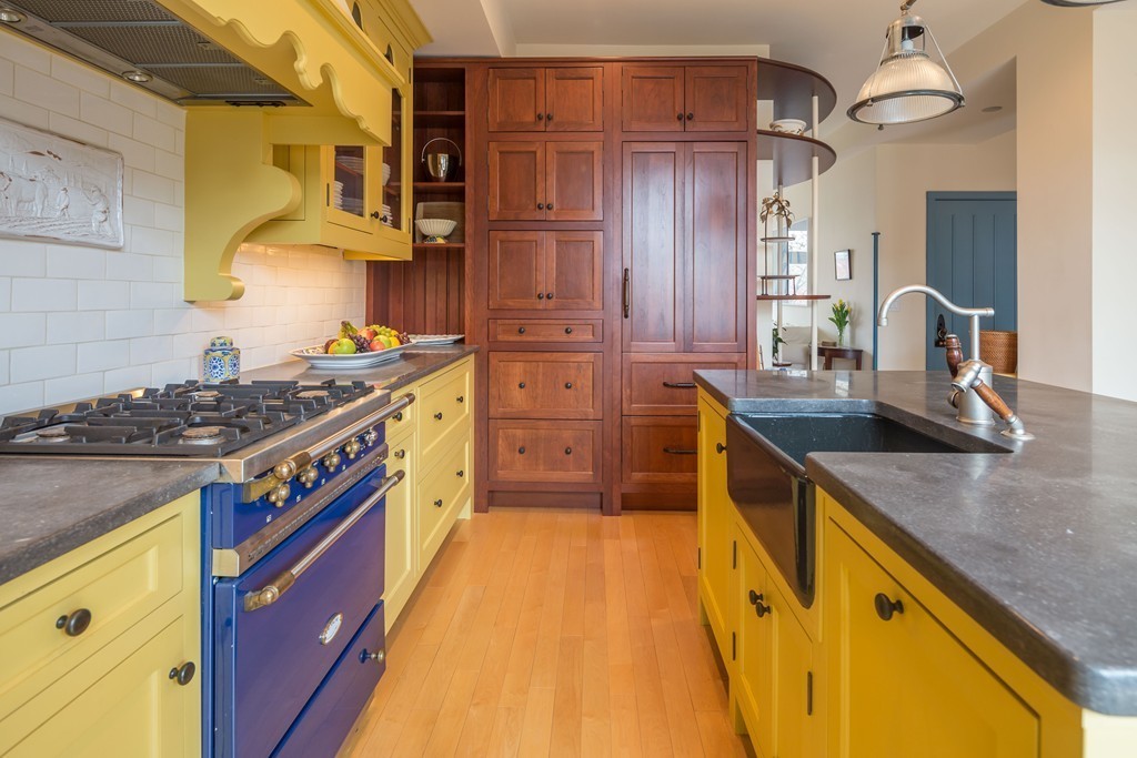 58 Pinckney Street, Unit 3 Boston, MA 02114 - Photo 8 of 27