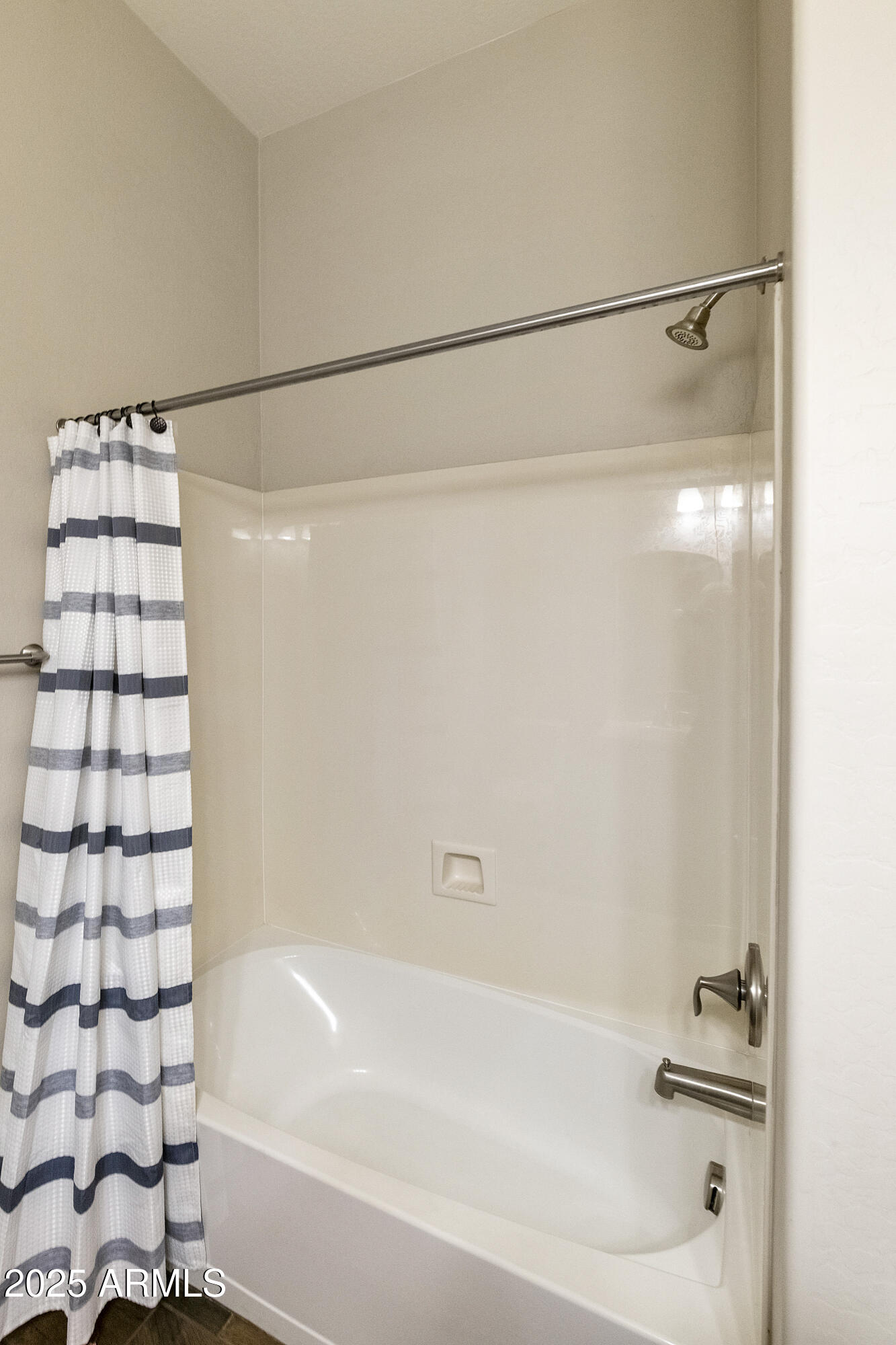 1517 West Redondo Drive Gilbert, AZ 85233 - Photo 24 of 55 a bathroom with a shower and a bath tub