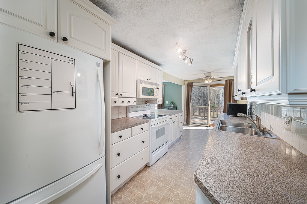 636 Franklin Road Coventry, RI 02816 - Photo 3 of 29