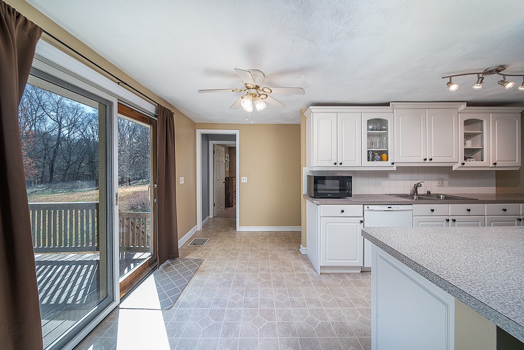 636 Franklin Road Coventry, RI 02816 - Photo 5 of 29