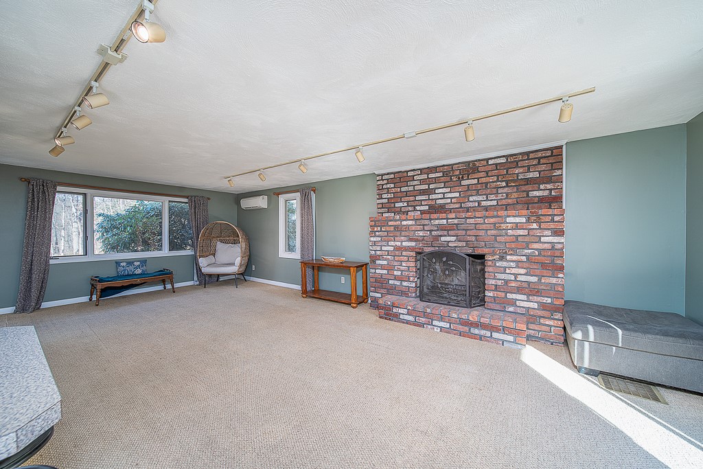 636 Franklin Road Coventry, RI 02816 - Photo 8 of 29