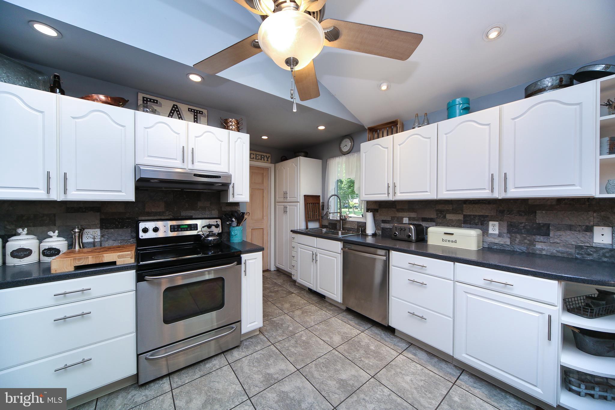 216 River Road Washington Crossing, PA 18977 - Photo 18 of 31 Kitchen
