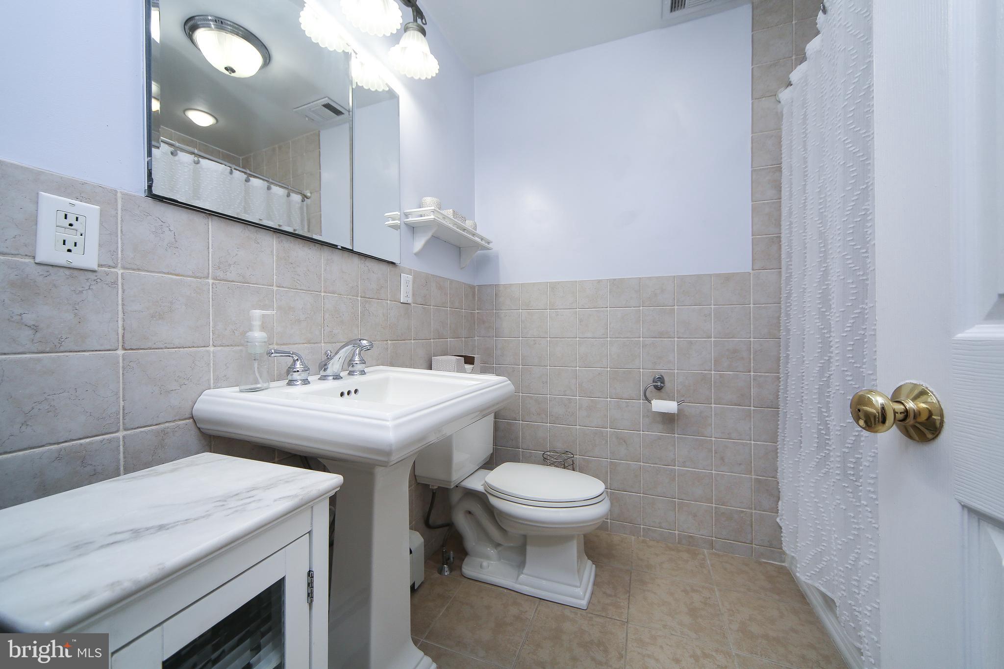 216 River Road Washington Crossing, PA 18977 - Photo 27 of 31 Hall Full Bathroom
