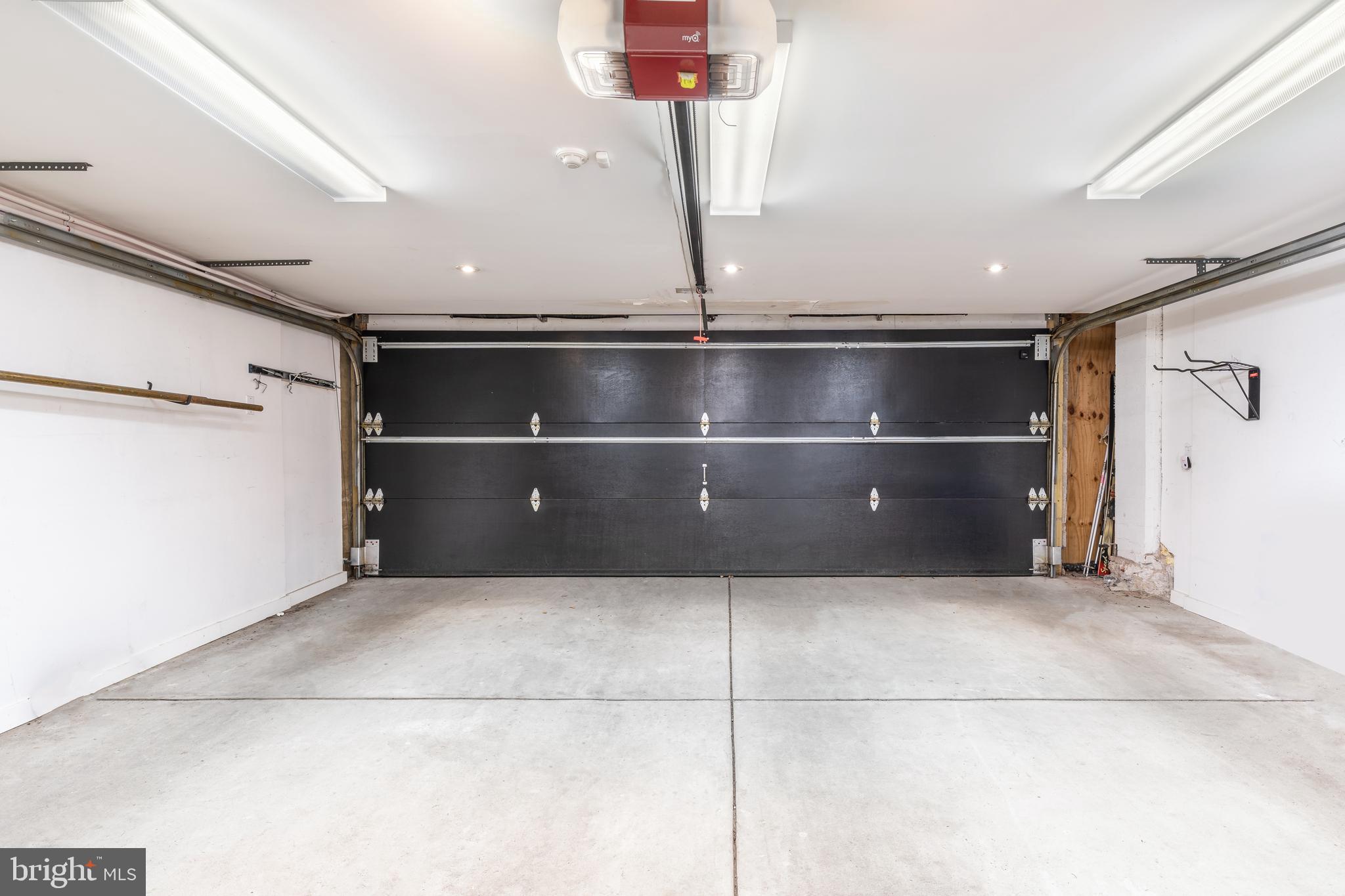 2015 Delancey Place Philadelphia, PA 19103 - Photo 35 of 38 a kitchen with a oven