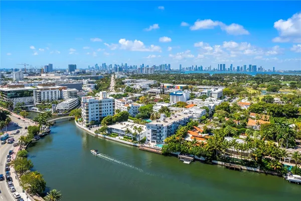 $5,200 | 2555 Collins Avenue, Unit 2402, Miami Beach, FL 33140