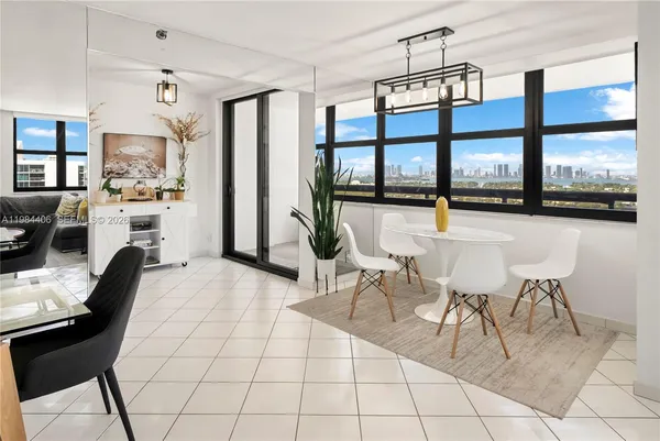 $5,200 | 2555 Collins Avenue, Unit 2402, Miami Beach, FL 33140