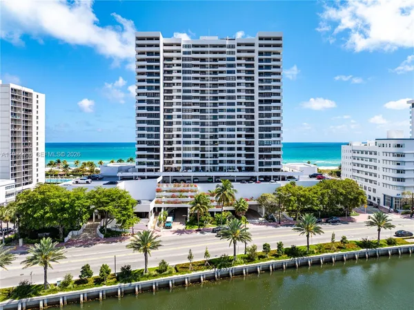 $5,200 | 2555 Collins Avenue, Unit 2402, Miami Beach, FL 33140