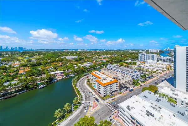 $5,200 | 2555 Collins Avenue, Unit 2402, Miami Beach, FL 33140