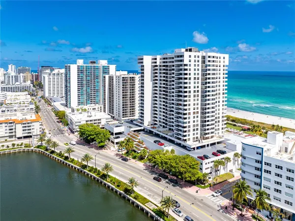 $5,200 | 2555 Collins Avenue, Unit 2402, Miami Beach, FL 33140