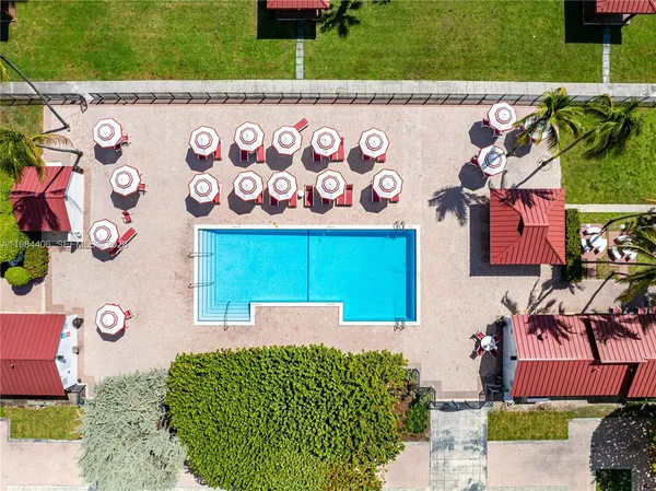 $5,200 | 2555 Collins Avenue, Unit 2402, Miami Beach, FL 33140
