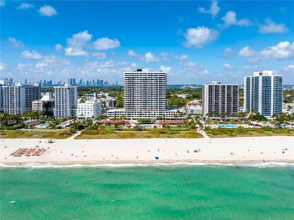 $5,200 | 2555 Collins Avenue, Unit 2402, Miami Beach, FL 33140
