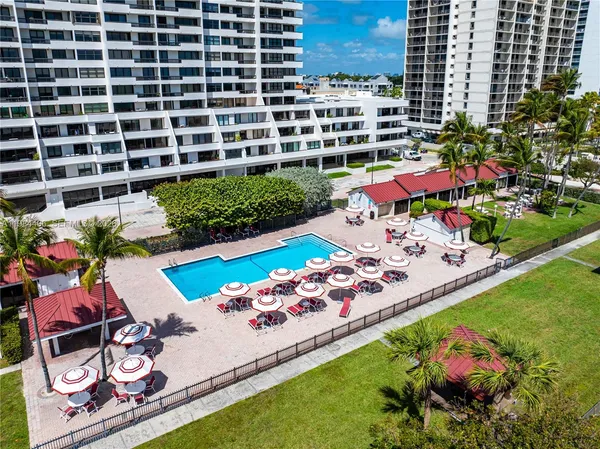 $5,200 | 2555 Collins Avenue, Unit 2402, Miami Beach, FL 33140