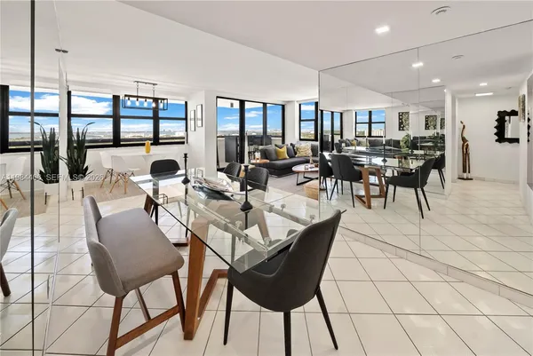 $5,200 | 2555 Collins Avenue, Unit 2402, Miami Beach, FL 33140