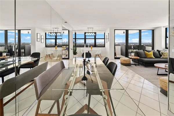 $5,200 | 2555 Collins Avenue, Unit 2402, Miami Beach, FL 33140