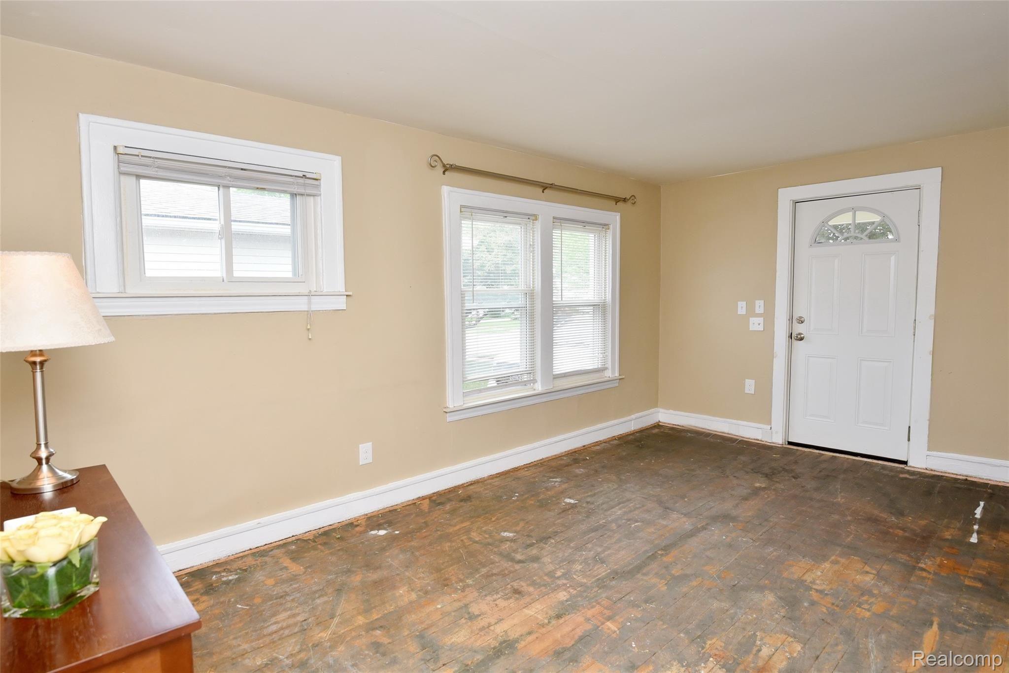 3138 Wakefield Road Berkley, MI 48072 - Photo 3 of 19 3138 Wakefield_03.JPG