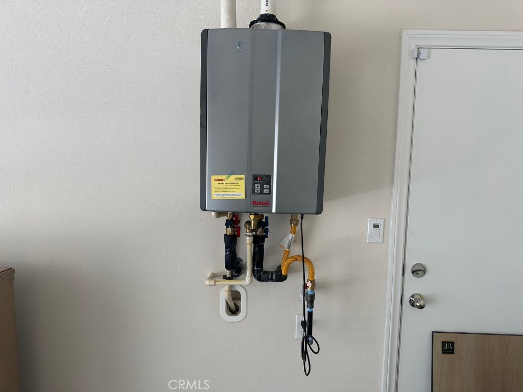 2511 Gunner Ridge Way Rialto, CA 92377 - Photo 30 of 37 a bathroom with a shower and mirror