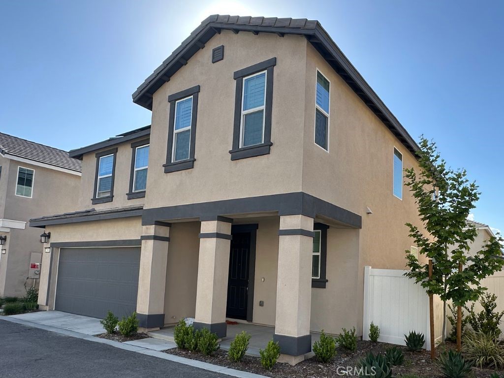 2511 Gunner Ridge Way Rialto, CA 92377 - Photo 3 of 37 a front view of a house with plants