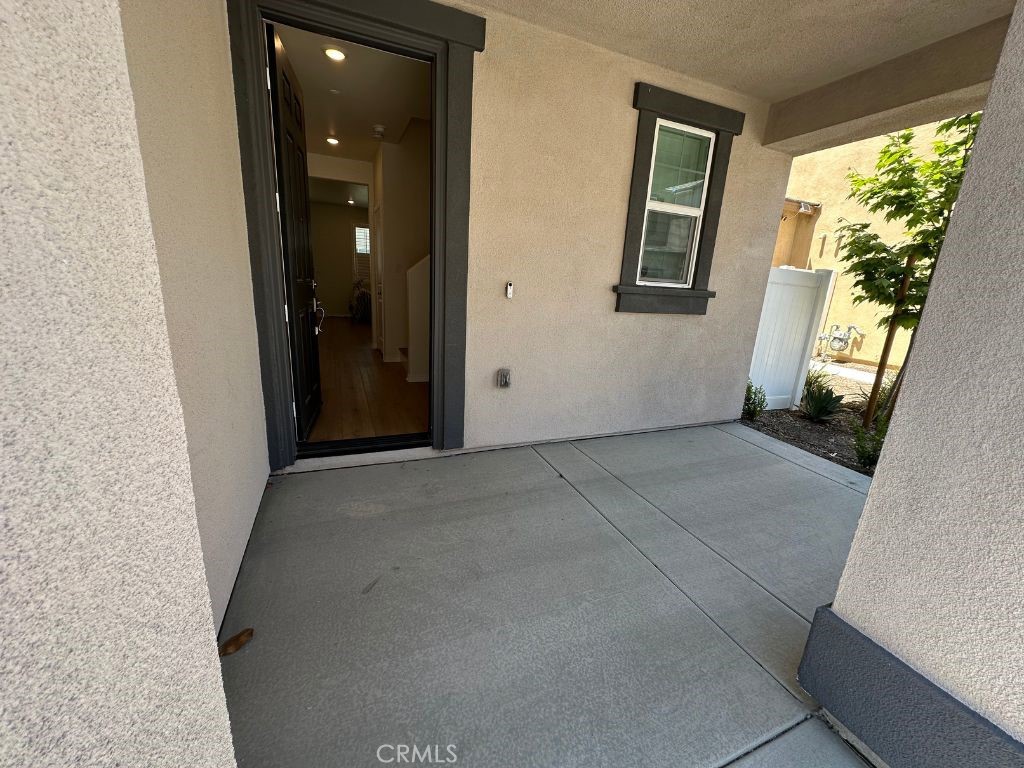 2511 Gunner Ridge Way Rialto, CA 92377 - Photo 5 of 37 an empty room with windows and closet