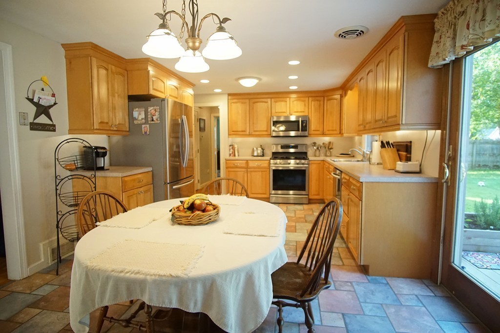 54 Fox Hill Road Springfield, MA 01118 - Photo 5 of 28