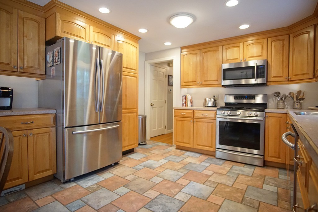 54 Fox Hill Road Springfield, MA 01118 - Photo 6 of 28