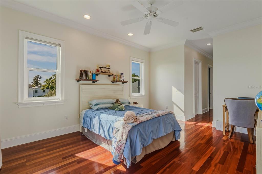 2609 Clark Road Tampa, FL 33618 - Photo 33 of 57